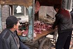 为什么卖猪肉的总喜欢拿布擦肉？原来背后竟有如此猫腻