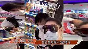 张柏芝宅家一月后，带儿子出门购物，防护措施做很足