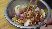 大厨教你正宗孜然猪肉做法，比羊肉还好吃，不腥不柴吃着真香