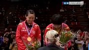 乒乓-13年-世乒赛女双颁奖仪式 郭跃李晓霞联袂夺金-新闻