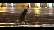 冬宫夜景灯火通明 人来人往欣赏这历经3世纪的最美之城
