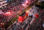 摩洛哥队巡游场面不输夺冠！数十万民众涌上街头+国王亲自授勋