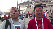 体坛直击：中国球迷脸画国旗助阵世界杯 直言阿根廷西班牙令人失望