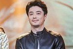继贾乃亮后，“老干部”霍建华聚会喝醉，走路摇晃见人就拥抱