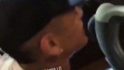 被踢球耽误了的歌手 阿根廷全队大巴车上开“演唱会”尽显男团风采