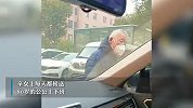 儿媳每天接送8旬医生公公上下班：他见到病人特别精神