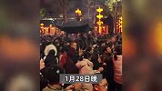 为了“烧头香”有多拼？各地寺庙挤得水泄不通，有人连夜排队10小时