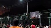 街球-16年-民间扣篮王逆天对决 双手大风车PK飞8人战斧-新闻