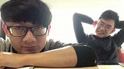 丧心病狂！屌丝男在办公室对男同事开撩！男人何苦为难男人！