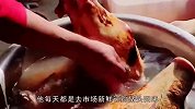 农村大哥制作卤猪头，11年不换一锅汤，直言老味道才正宗