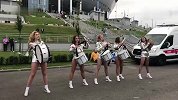 长腿美女球迷蒙眼打鼓太抢镜 引发球迷阵阵欢呼