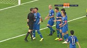 第61分钟江苏苏宁易购球员李昂黄牌