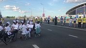 PP体育前方直击：喀山体育场外乐队弹奏 引桑巴球迷驻足围观