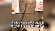 老人高铁上干吃泡面怕味大影响乘客，拍摄者：希望大家多一些包容