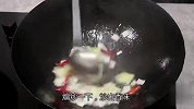 土豆炖牛肉的做法，牛肉软烂入味，土豆软糯，上桌连汤汁都不剩
