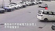 心疼！抓捕现场，民警辅警为逼停毒贩被车拖行30多米