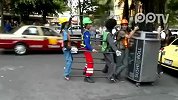 超逗趣木偶舞一人当三人