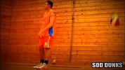 街球-14年-SOD扣篮联盟：Ironmarioo飞跃三头头顶！双手残暴背扣-专题