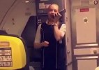 点球大战第一瞬间 万米高空机长空姐齐报喜讯