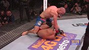 UFC-15年-本周最佳KO：库明斯全力泻火乱拳砸死纳瓦雷兹（11月12日）-精华