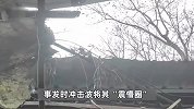 轮胎充气时突然爆炸，男子衣服被撕裂棚顶被掀飞，惊险瞬间曝光