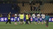 中超-17赛季-逆转对手买提江跪地庆祝    天津代理教练赛后一同谢场-新闻