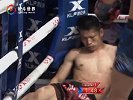 从小喜欢玩拳皇如今上擂台打法如游戏般疯狂，带伤上阵依然重拳打蒙对手