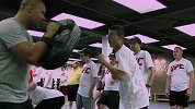 UFC-16年-格斗之夜89倒计时：UFC众星访问特奥运动员训练场馆-专题