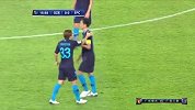 心疼！郜林稳健护球组织进攻 井林章野蛮犯规踢倒恒大队长