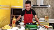 能文能武阮文海 直播做菜亲切和网友互动