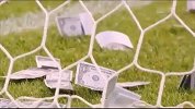 西甲-1617赛季-皇马猎物遭讽刺！球迷扔美元进场嘲讽多纳鲁马不续约-专题