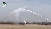 机场用最高礼“过水门”迎接河北援鄂医疗 队员齐喊：我们到家了