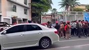 菲律宾发生5.9级地震首都有震感：现场响起警报 民众离开建筑避险