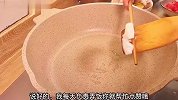 往山药里加2个鸡蛋1个番茄，开胃又爽口，老人小孩都爱吃