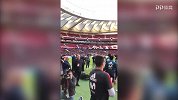 西班牙赴大都会踩场引球迷热捧！小粉丝齐声高呼伊斯科