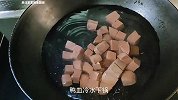 韭菜配鸭血经典搭配，大厨教你家常做法，鲜香滑嫩入味下饭