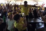19岁加拿大小天王巴西观战世界杯 被桑巴球迷狂热气氛惊到
