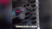 冯绍峰与女友十指紧扣压马路，女方正脸曝光，混血感满满不输赵丽颖