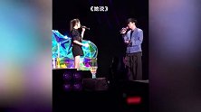 林俊杰魏如萱合唱《她说》，现场公主抱欢乐互动，林俊杰秒红温