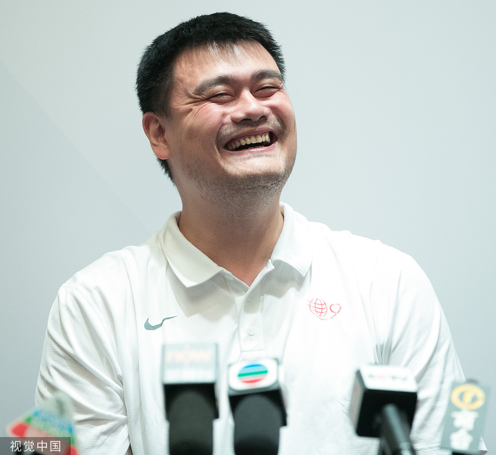 【搞笑】拔河吗笑死你的那种!网友戴姚明表情包面具比赛意外走红