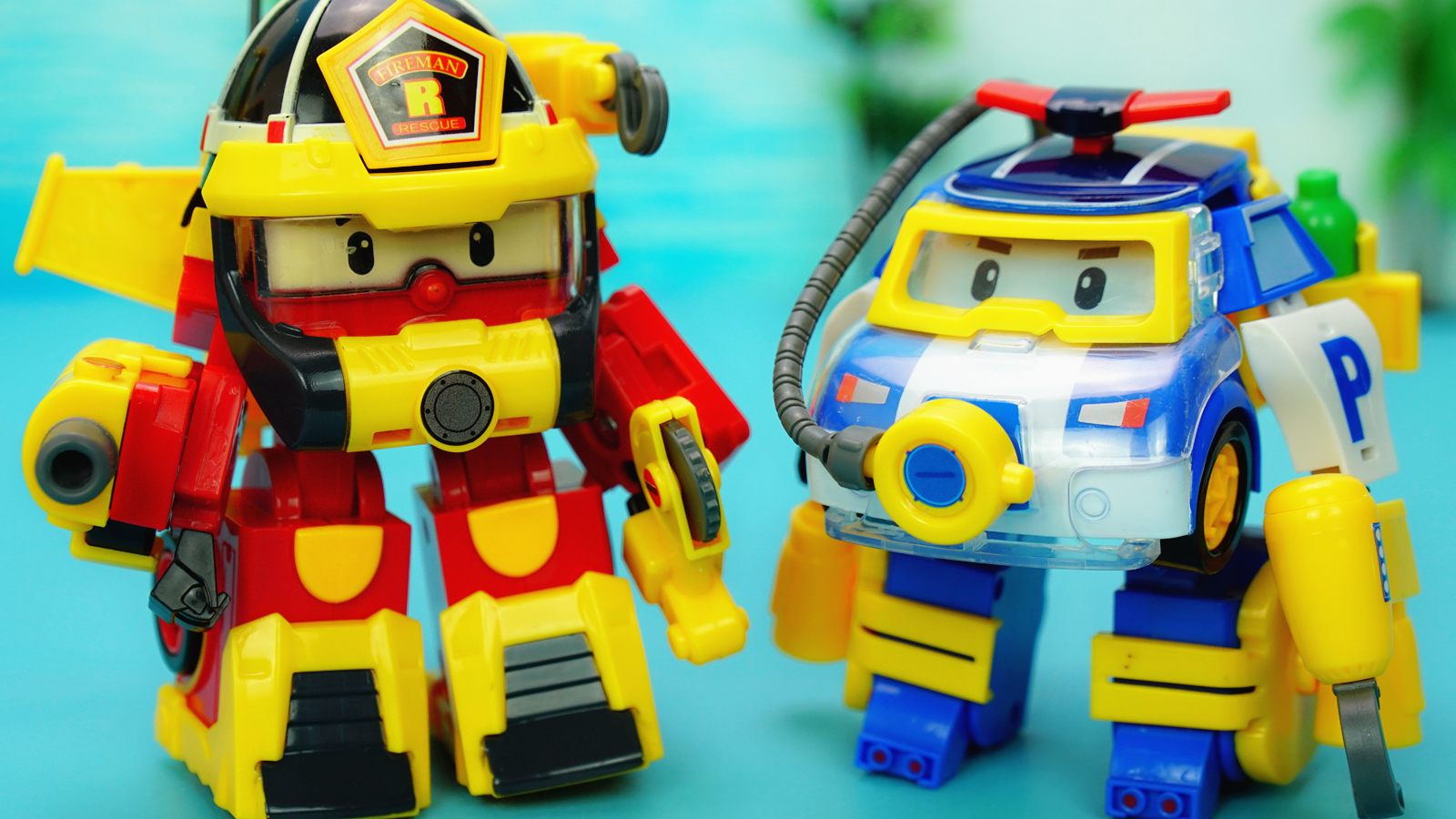 变形警车珀利玩具故事 消防员罗伊帮瑞贝卡的汽车灭火