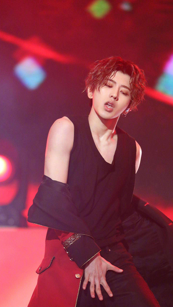 蔡徐坤实力撩人