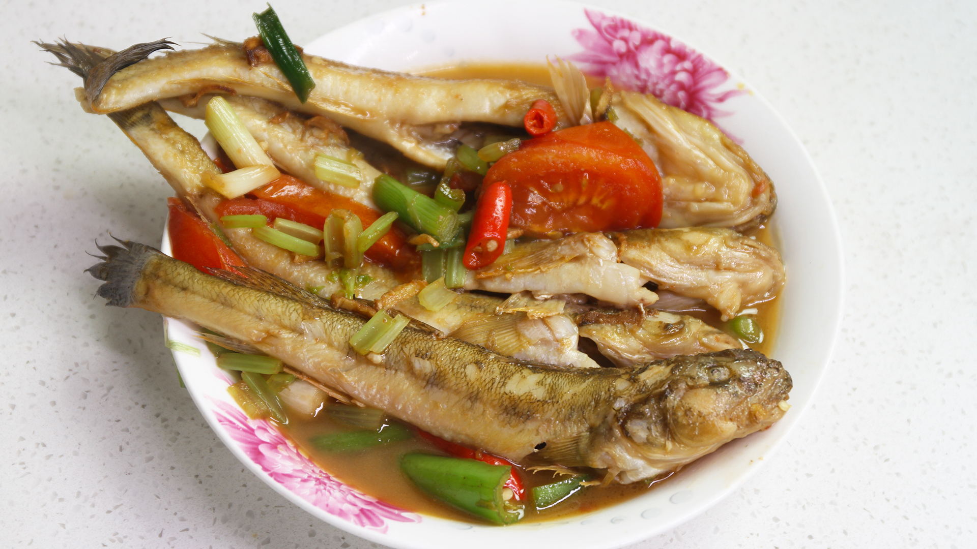 闽南地道酱油鱼,用水煮却不叫水煮鱼,两者差很多,用海鱼最好