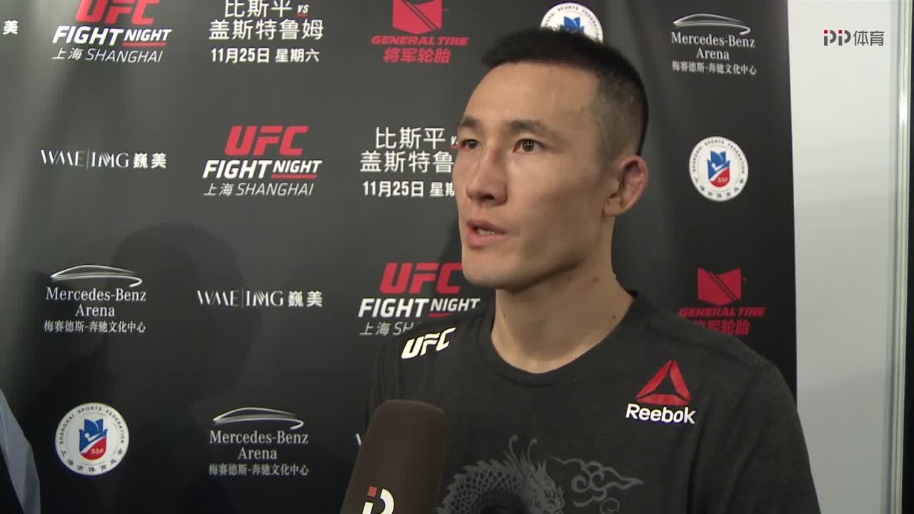 ufc-17年-ufc格斗之夜上海站后台采访 王冠:第一回合再多五秒便可以
