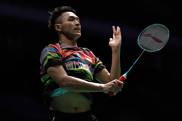 乔纳坦直落两局横扫伍家朗 新西兰赛男单夺魁