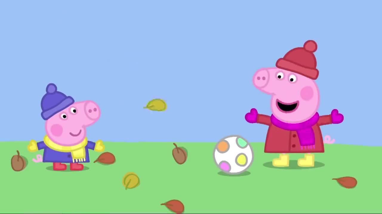 小猪佩奇:现在到秋天啦,这么冷,佩奇姐弟都带着帽子玩了