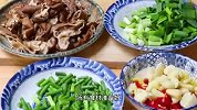 饭店的干锅肥肠为啥那么好吃？大厨告诉你技巧，不肥不腻鲜香诱人