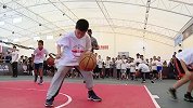 篮球-16年-最佳新秀唐斯现身上海 与球迷互动秀精彩暴扣-新闻