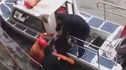 警方通报：栏杆突然断裂，三名老人坠河一人身亡