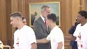 西班牙王室家庭，接见欧洲杯冠军成员们